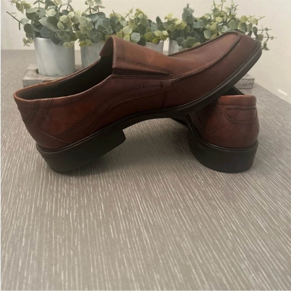 ECCO Helsinki 2.0‎ Apron Toe Leather Slip-On Men size 9